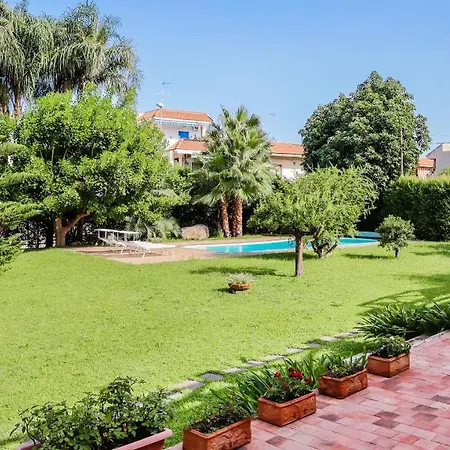 Holiday home Archirafi Garden Riposto